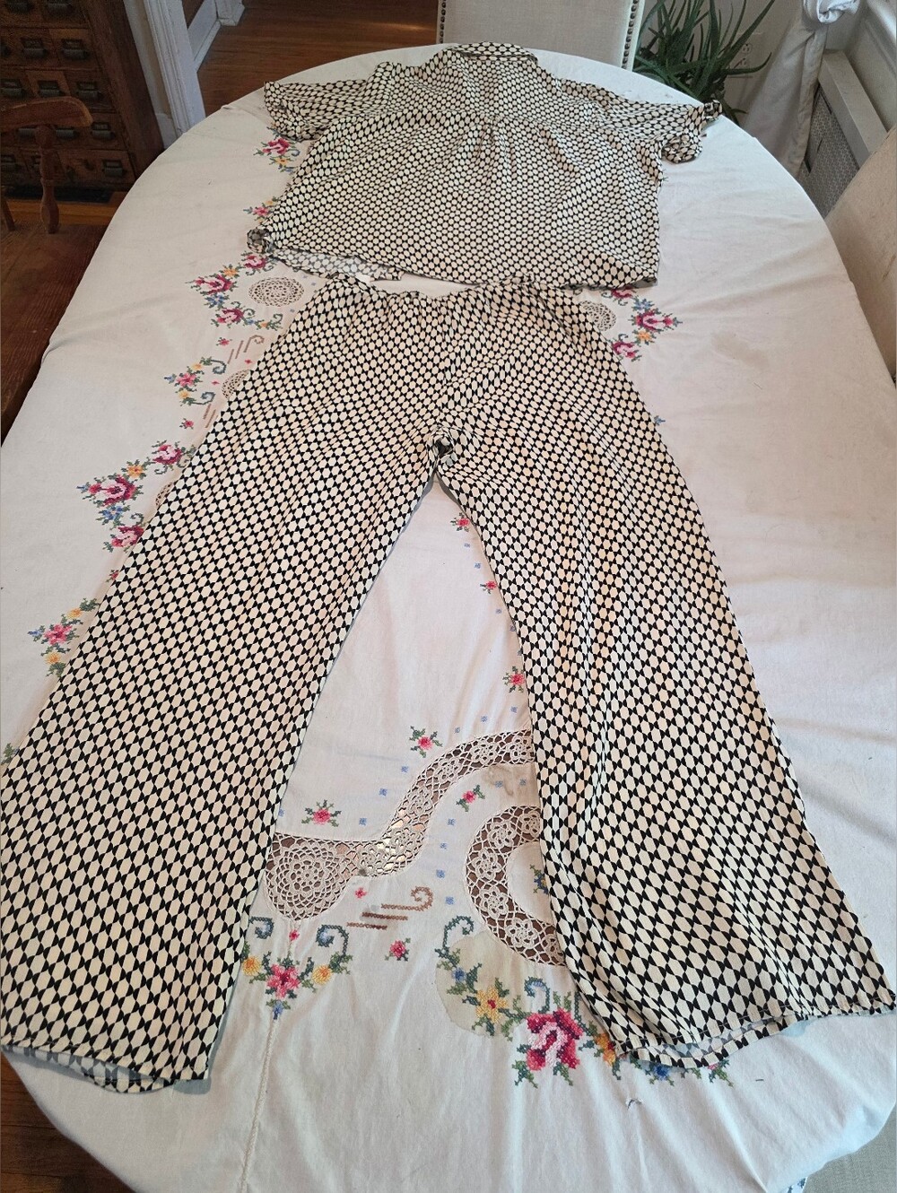 DISSH Set Geometric Co Ord Resort Cream And Black Top And Wide Leg Pants Size 4 - Picture 12 of 16